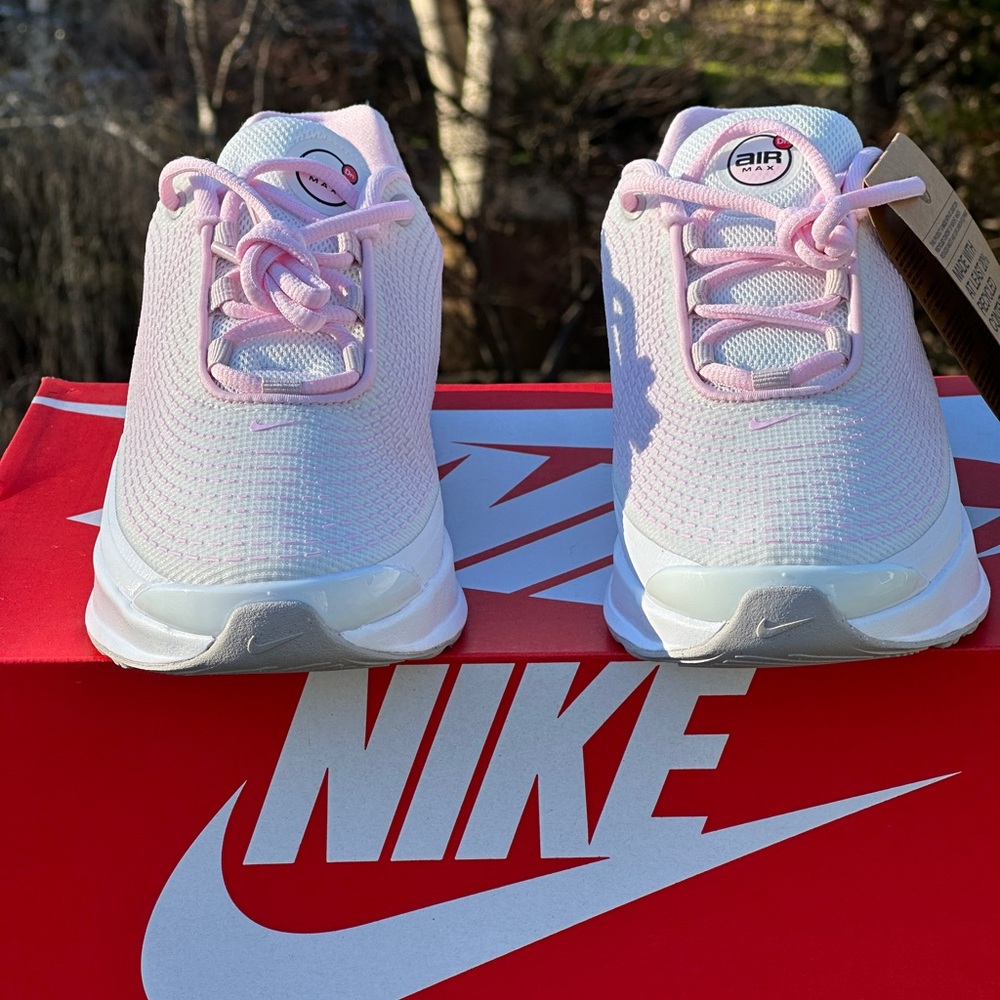 NEW Nike Pink Air Max DN BG Casual Sneaker Size Youth 7 (7Y) ; fits Womens 8.5 - Picture 3 of 9